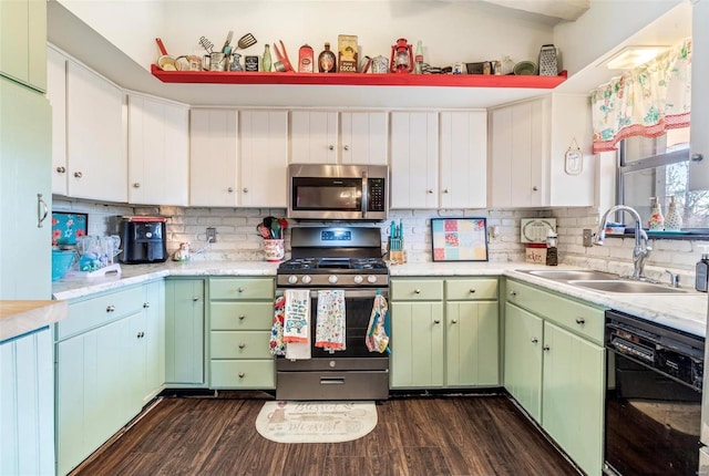 kitchen featuring sink, decorative backsplash, green cabinetry, stainless steel appliances, and dark wood-type flooring