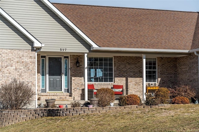 property entrance featuring a yard