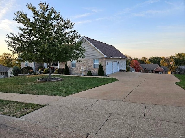 view of front of home featuring a lawn