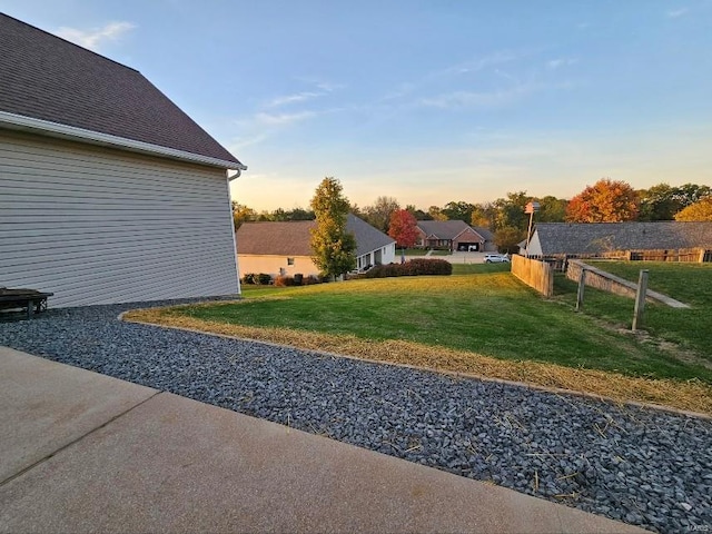 view of yard at dusk