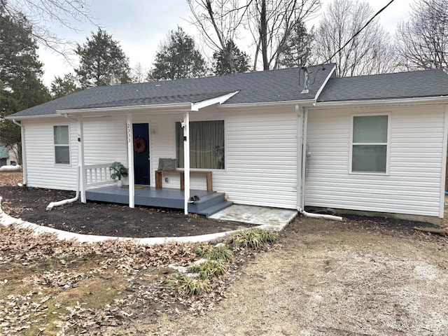 ranch-style home with a porch