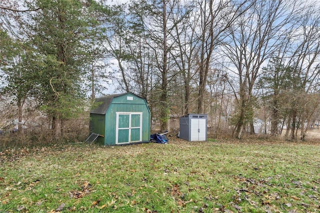 view of yard with a storage shed and an outdoor structure