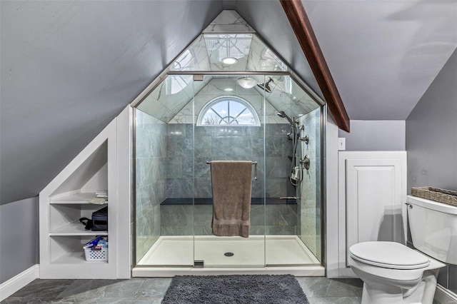 bathroom featuring lofted ceiling, toilet, and an enclosed shower