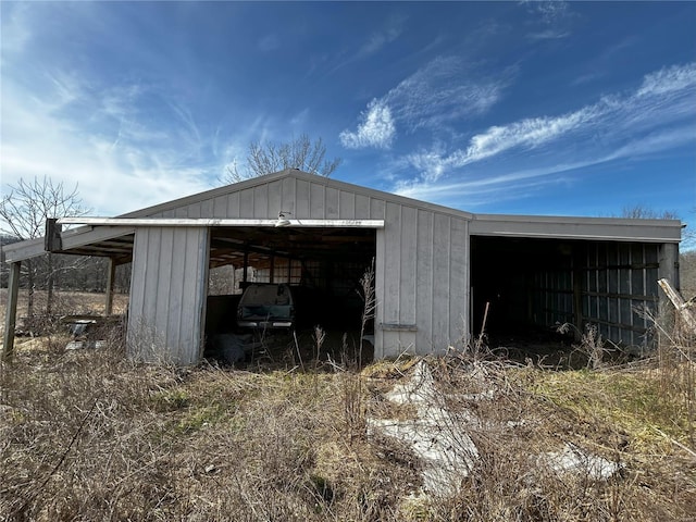 view of outbuilding