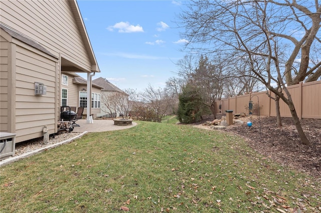 view of yard featuring a patio area