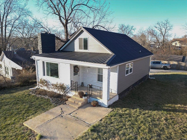 view of front of house featuring a front yard