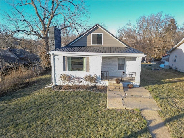 view of front facade with a patio, a front yard, and covered porch