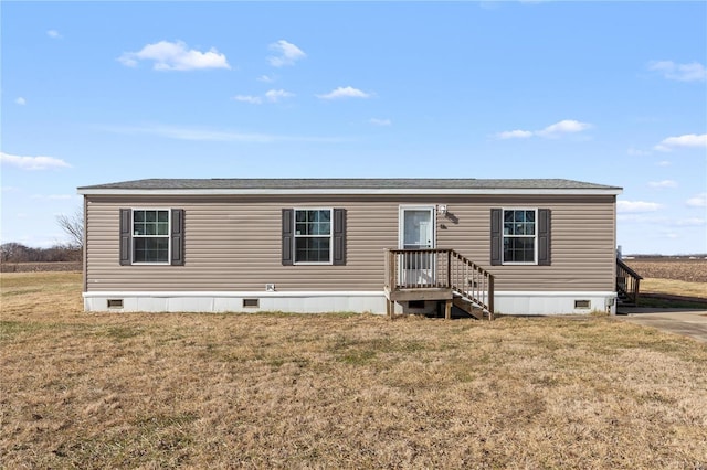 manufactured / mobile home featuring a front lawn