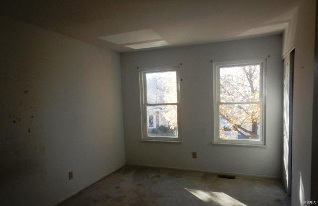 unfurnished room with carpet flooring