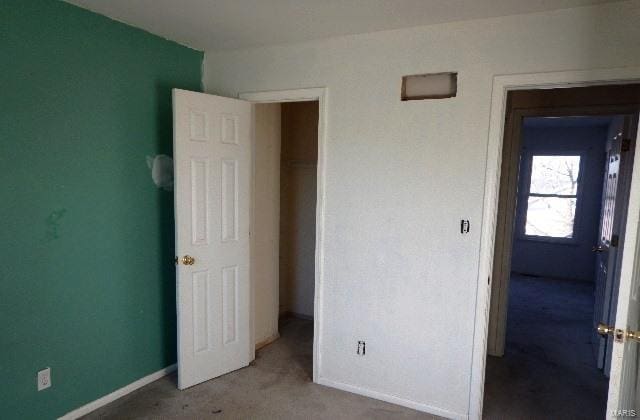 unfurnished bedroom featuring carpet flooring