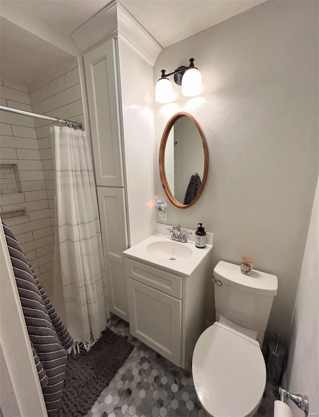 bathroom with a shower with curtain, vanity, and toilet