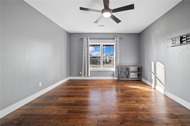 unfurnished room with dark wood-type flooring and ceiling fan