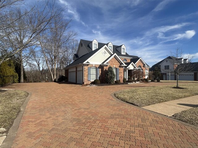 view of front of property with a front yard