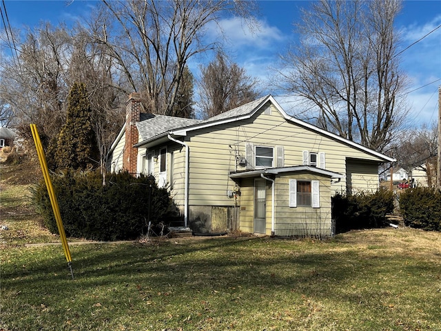 view of front of property with a front yard