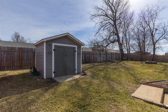 view of yard featuring a storage unit