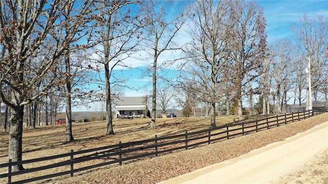 view of yard featuring a rural view