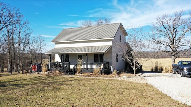 view of front facade featuring a porch and a front yard