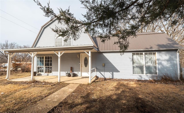 view of front of home featuring a front lawn and covered porch