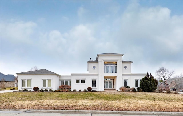 view of front of house with a front yard