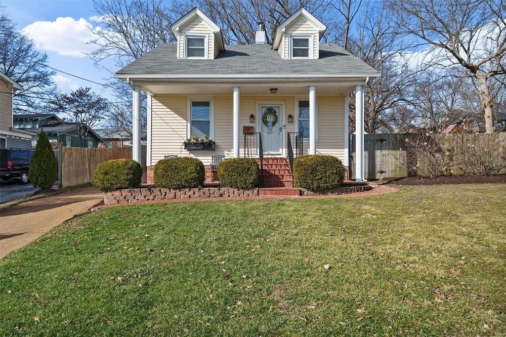 view of front of property with covered porch and a front lawn