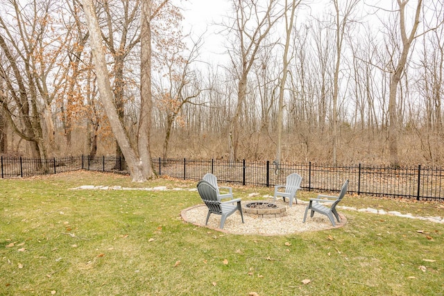 view of yard featuring a fire pit