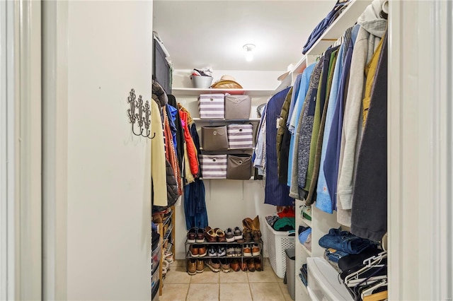 spacious closet featuring light tile patterned floors