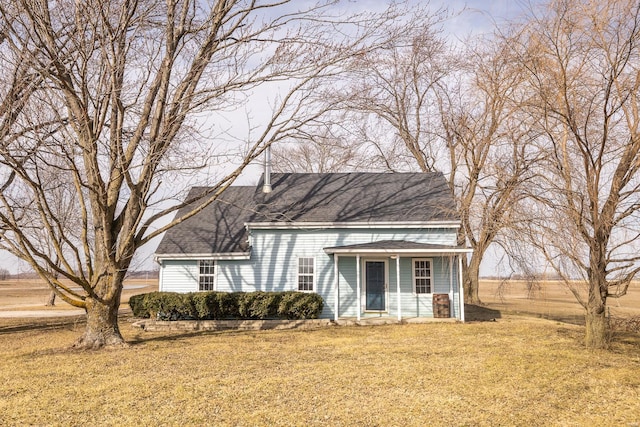 view of front of home with a front lawn