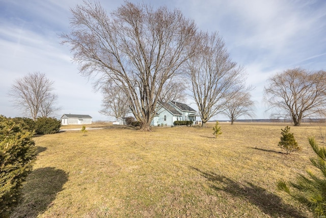 view of yard with a rural view