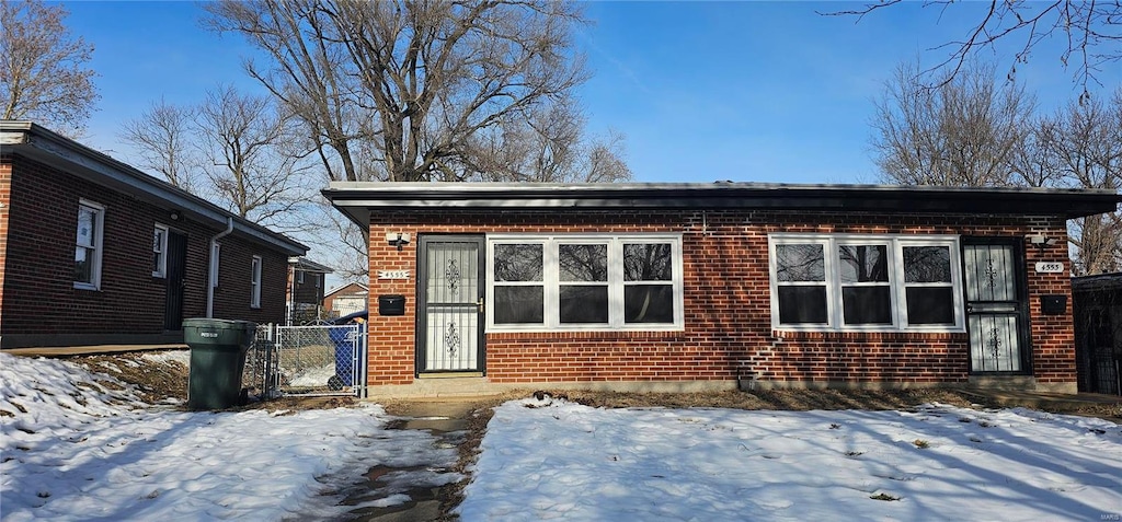 view of front of property