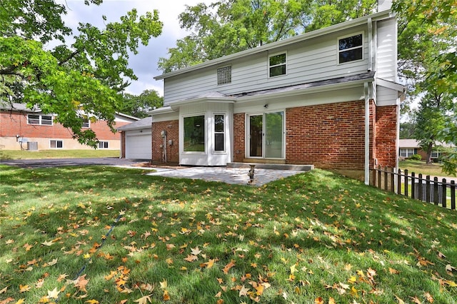 view of front facade featuring a patio area and a front yard