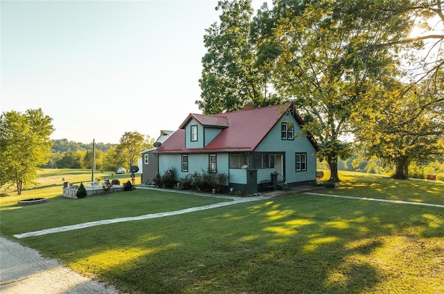 cape cod-style house featuring a front yard