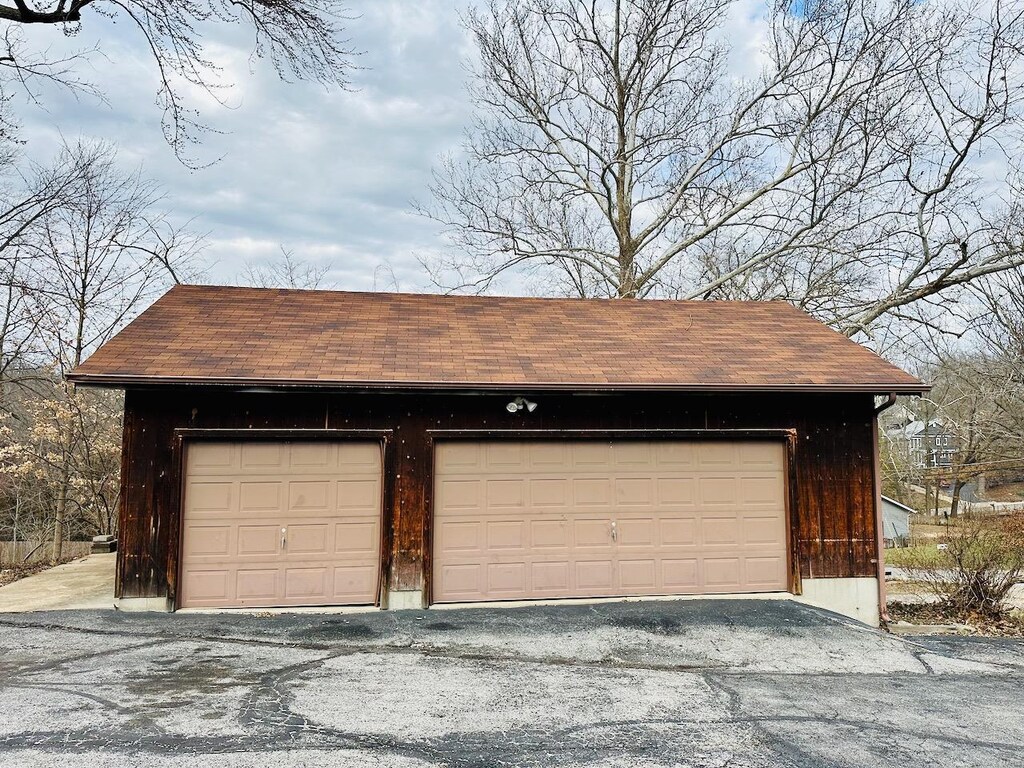 view of detached garage