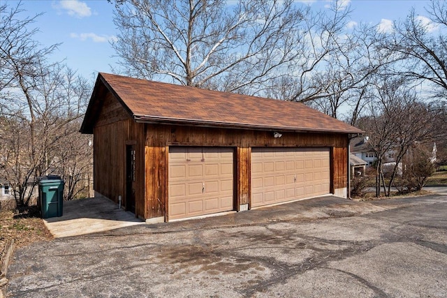 view of detached garage