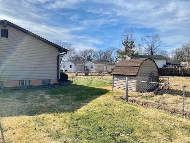 view of yard featuring a shed