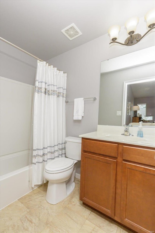 full bathroom featuring shower / tub combo with curtain, vanity, and toilet