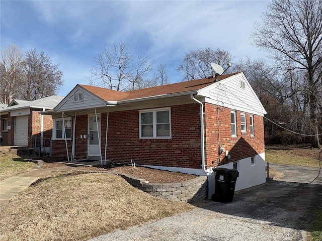 view of front facade with a garage