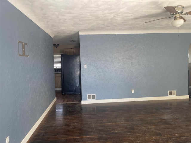 spare room featuring sink, dark wood-type flooring, and ceiling fan