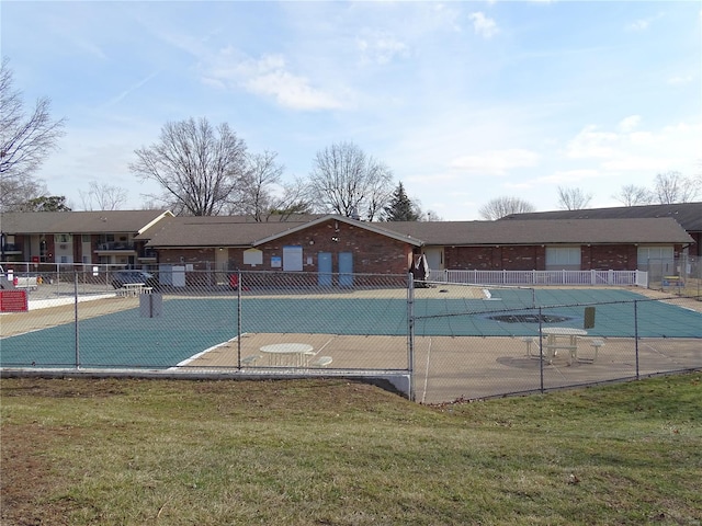 view of swimming pool with a yard