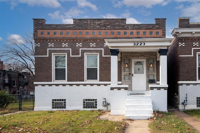 view of front of house with a front yard