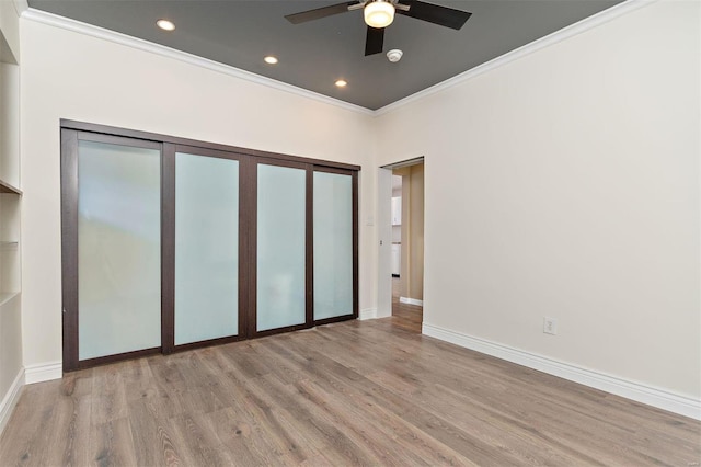 unfurnished bedroom featuring ornamental molding, light hardwood / wood-style floors, a closet, and ceiling fan