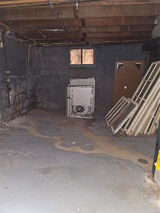 basement with washer / clothes dryer