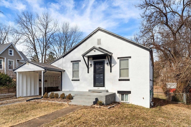 view of front facade featuring a front lawn