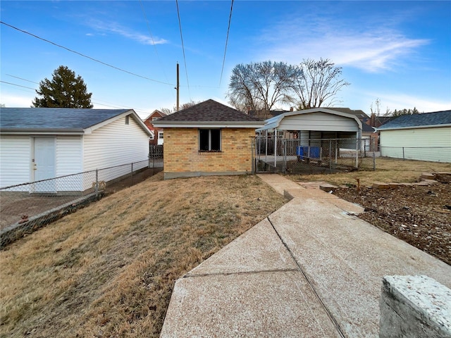 view of front of home with a carport and a front lawn