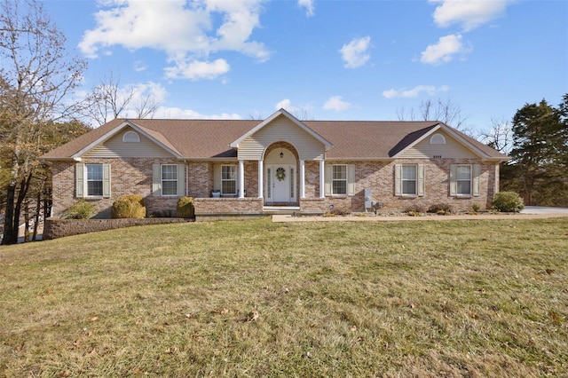 single story home featuring a front lawn