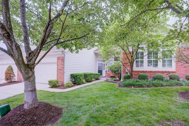 view of front of house featuring a garage and a front yard