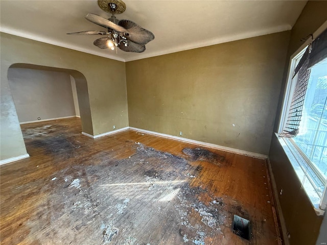 unfurnished room with ceiling fan