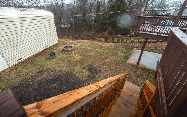 view of yard featuring fence and a fire pit