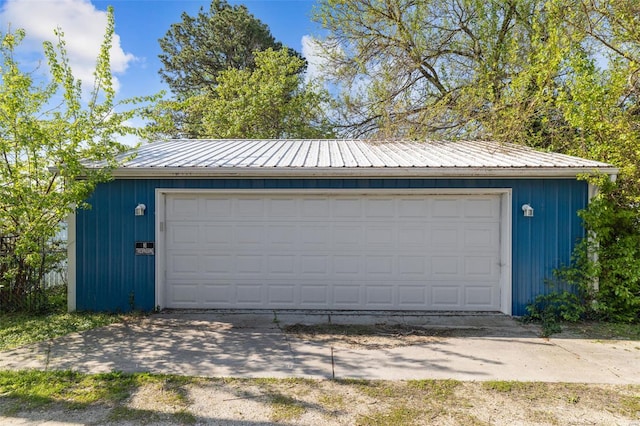 view of detached garage