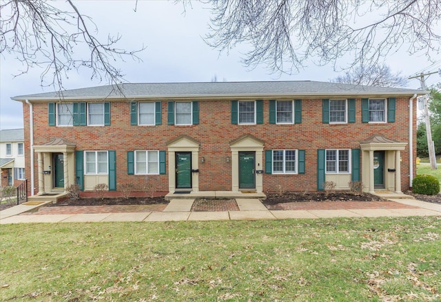 view of front of home with a front lawn