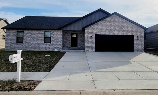 view of front facade featuring a garage